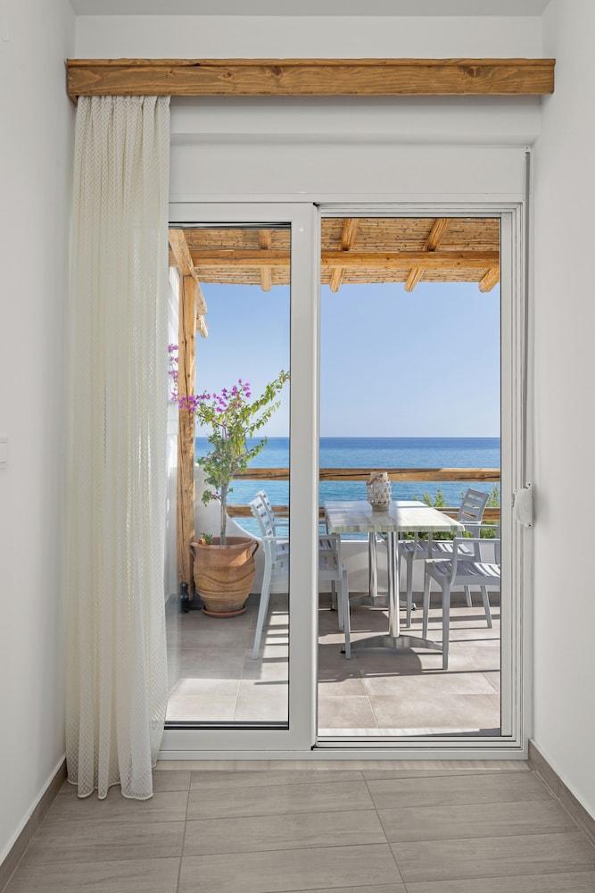 ammos stegna studios