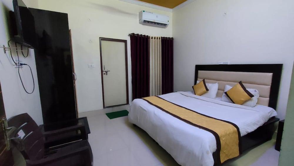 Goroomgo Radhika Kunj Palace Chhatarpur