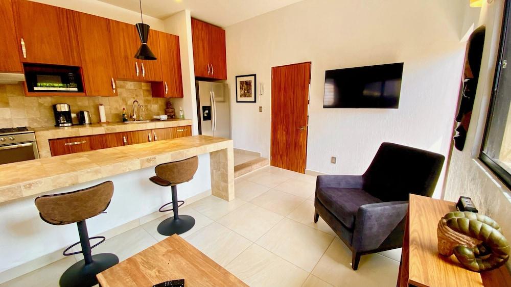 Ajijic Modern 1 Bedroom Guesthouse -patio - BBQ - Bikes - Gym - Pickleball Court