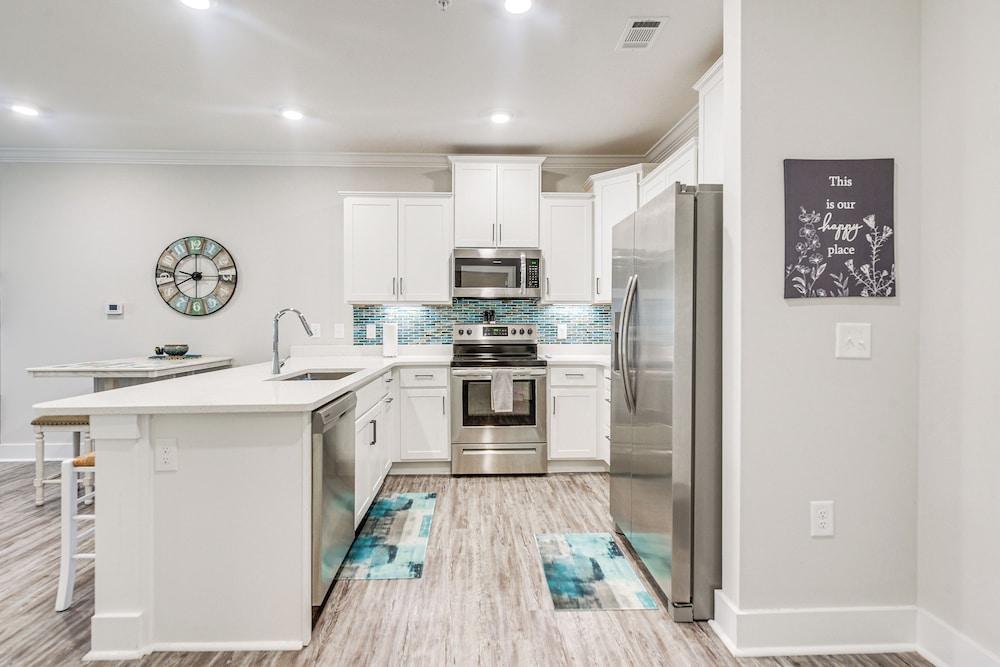 Gorgeous Calabash Condo w/ Balcony & Pool Access!