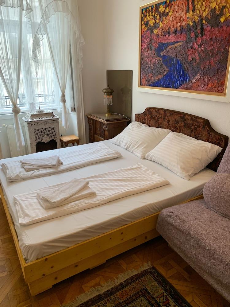 New! Libra Grande Venetian Style Apartment