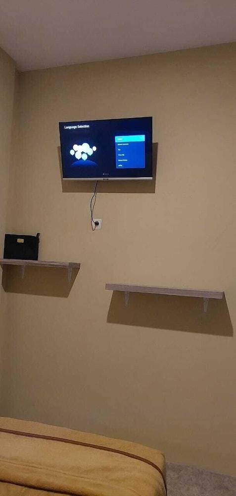 Deluxe Suite And Room