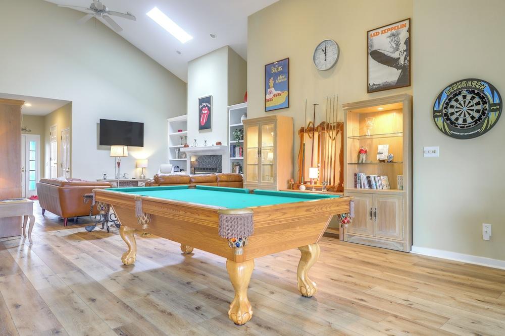 Wilmington Home w/ Sunroom & Private Deck!