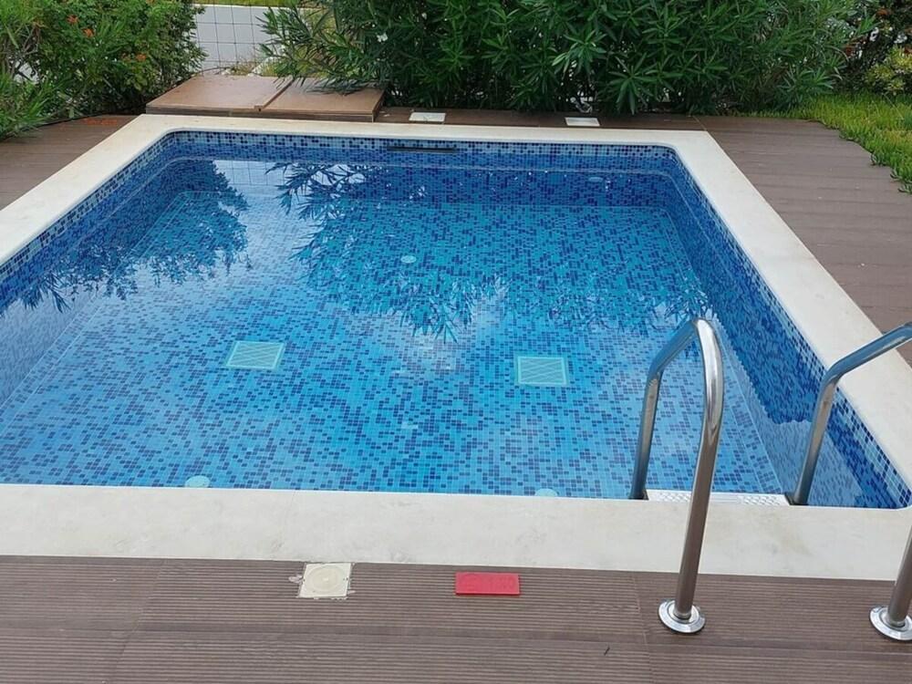 Korell 2 Modern Retreat