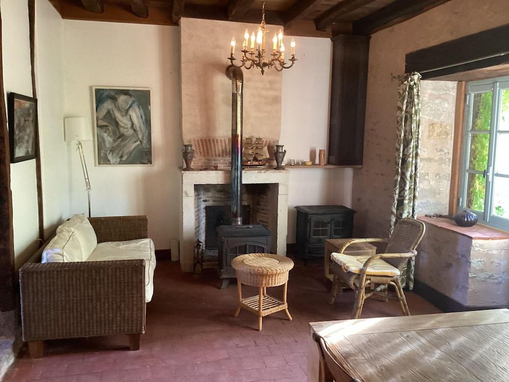 Charming Home by River Allier Hiking Trails