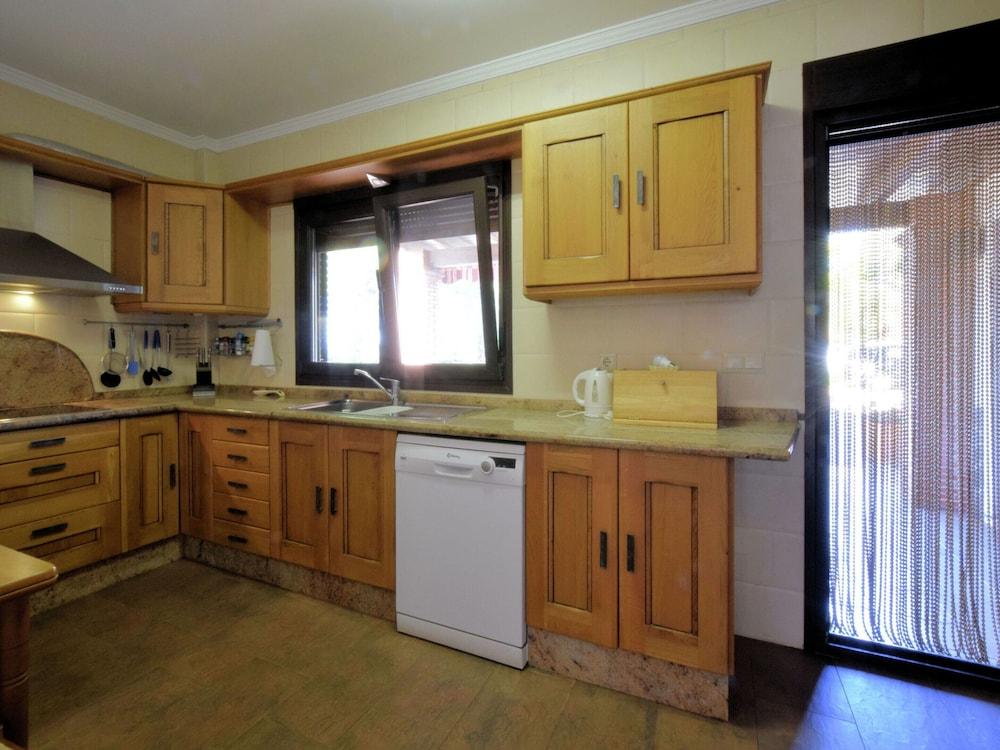 Luxury Villa in Sayalonga With Private Pool