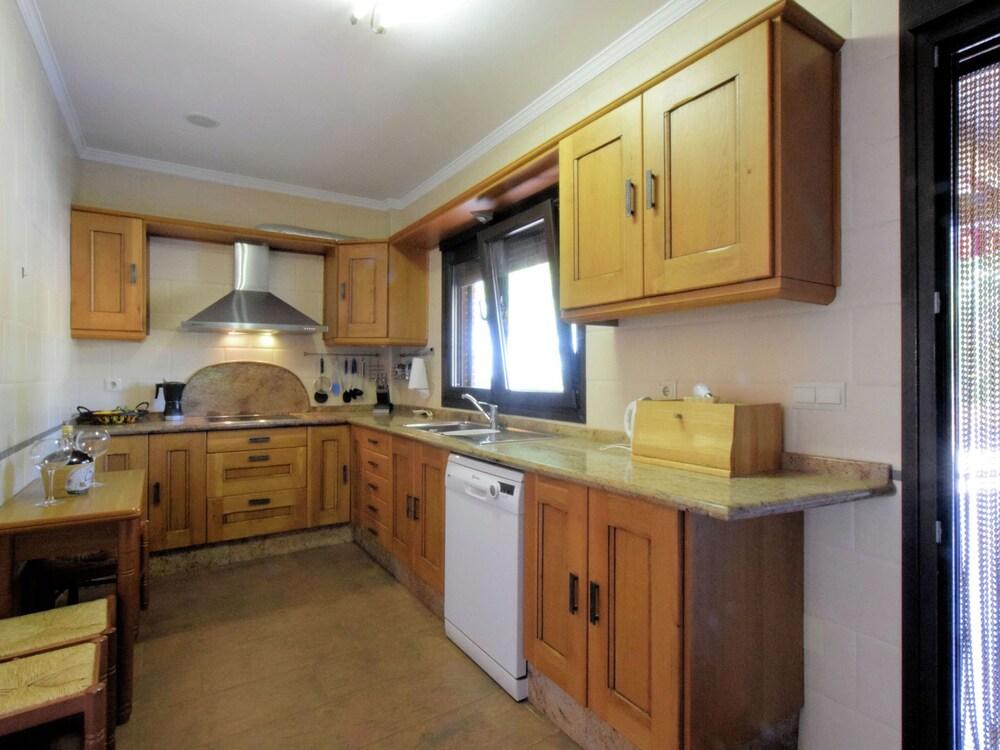 Luxury Villa in Sayalonga With Private Pool