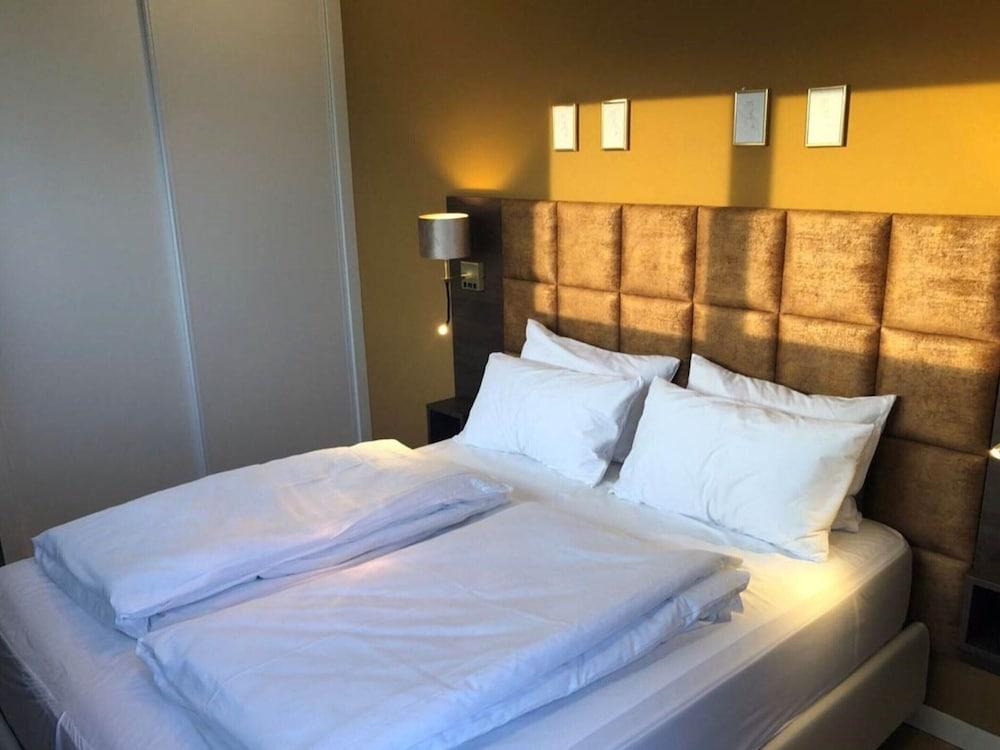 Scenic Villa With Heated Pool