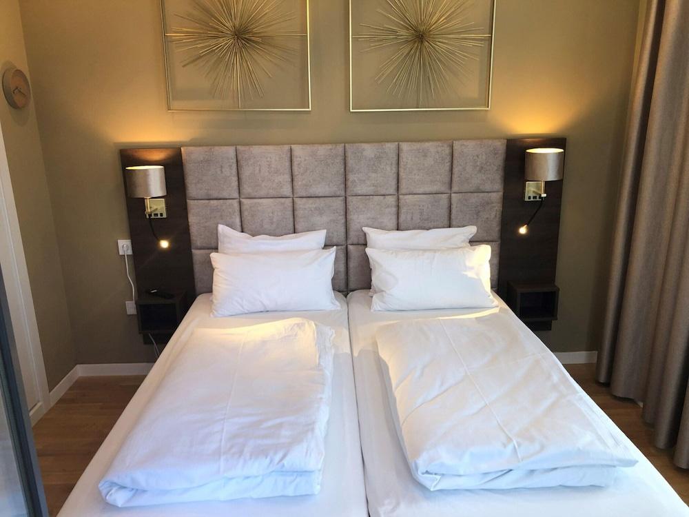 Scenic Villa With Heated Pool