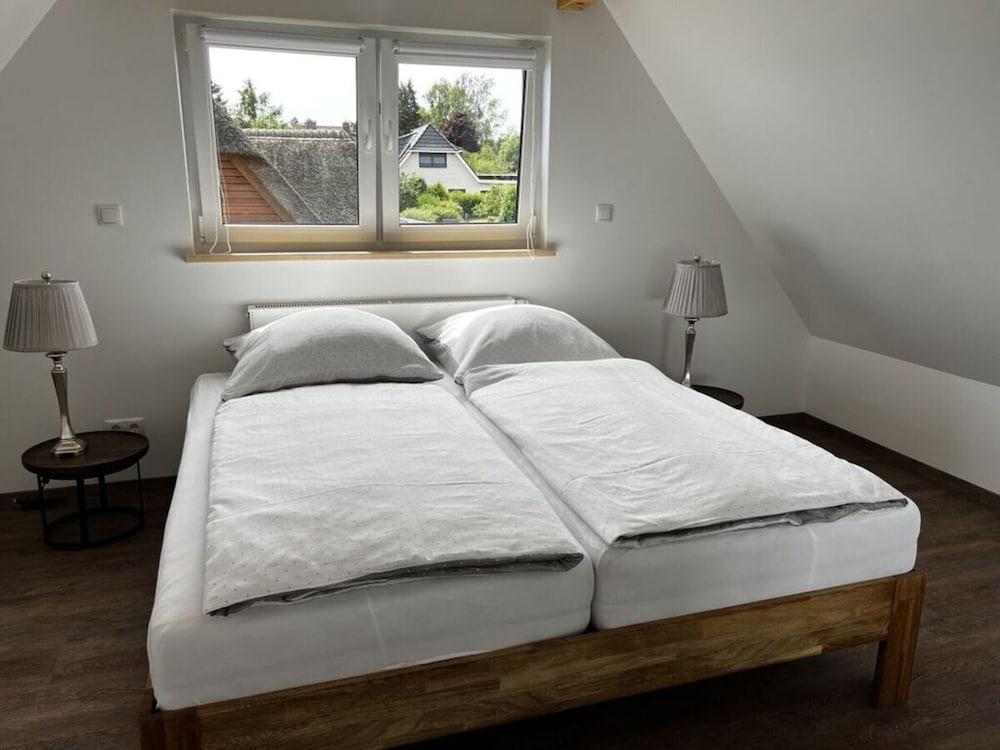 Schaal Lake Paradise