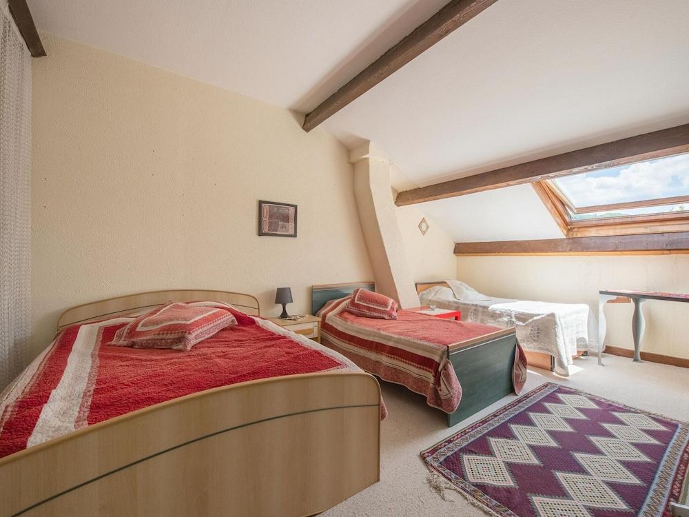 Inviting Holiday Home in Miremont With Garden