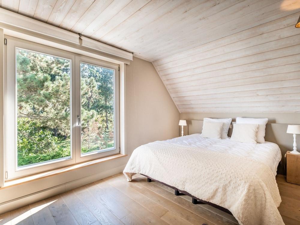 Villa by the Sea With Jacuzzi