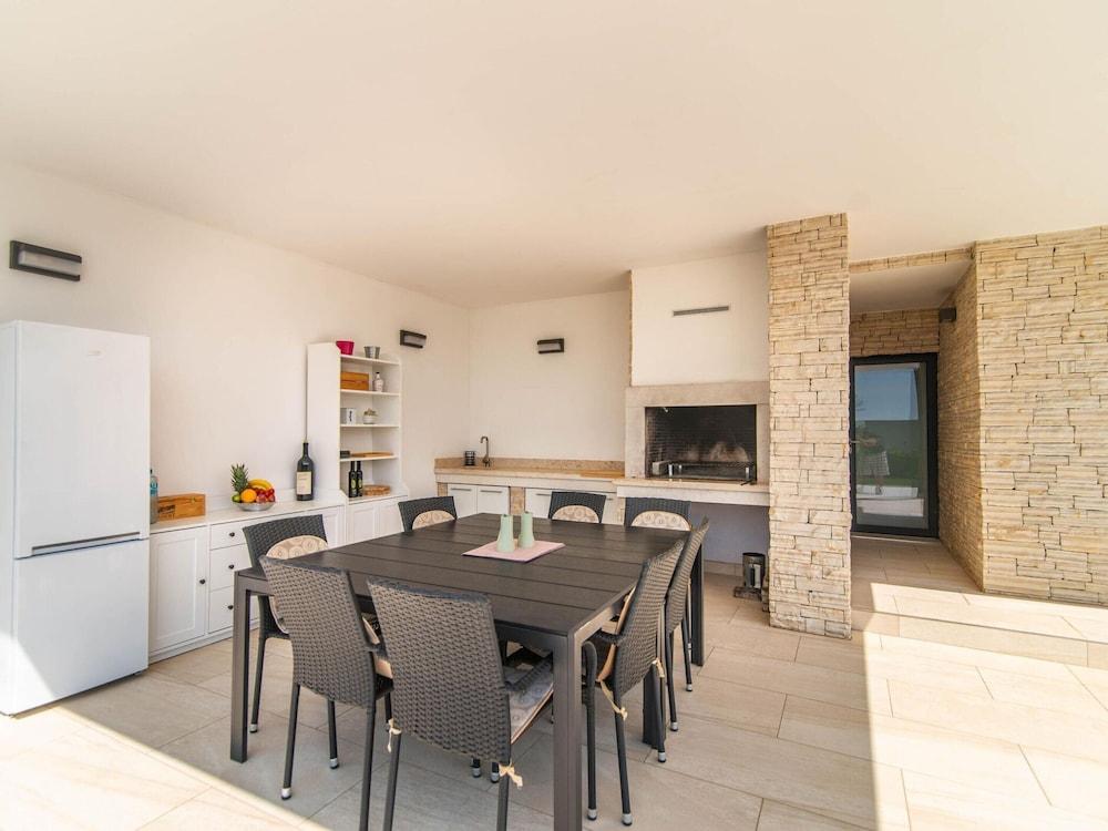 Luxury Villa With Pool and sea View