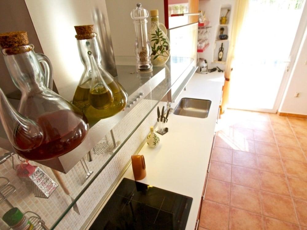 Adorable Villa With Swimming Pool and sea View