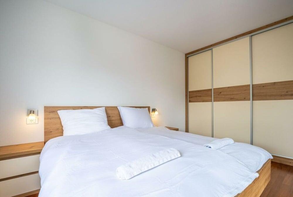 Villa Dvor Comfortable Holiday Residence