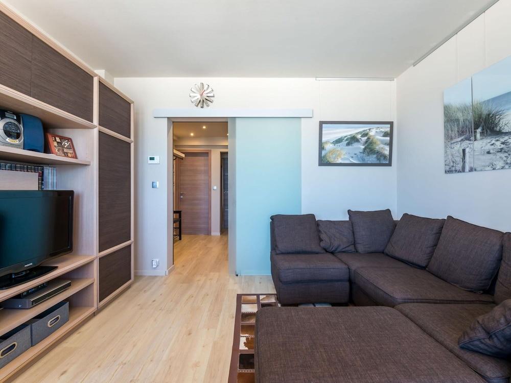 San Remo 501 Located on the Beach