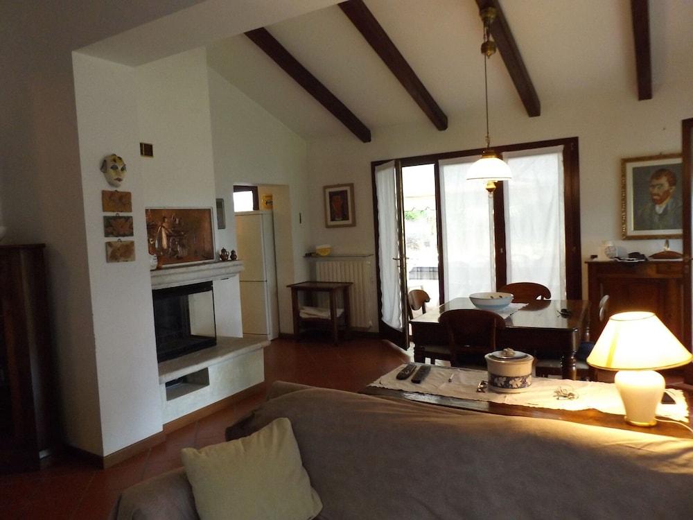 Exclusive Villa Dipped in a Wide Private Park, big Pool, on the Garda Lake