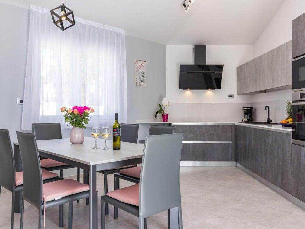 Villa Nana Comfortable Holiday Residence