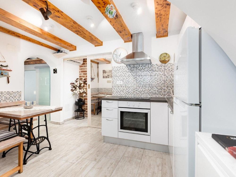 Stylishly Decorated Apartment With Private Terrace