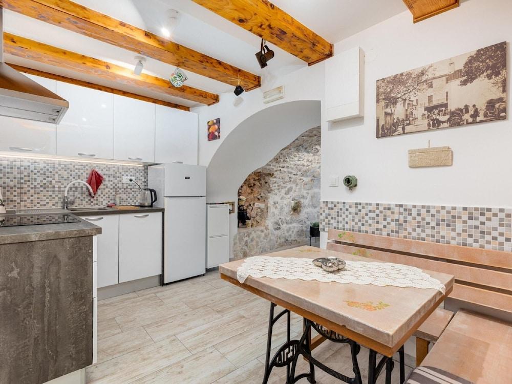 Stylishly Decorated Apartment With Private Terrace