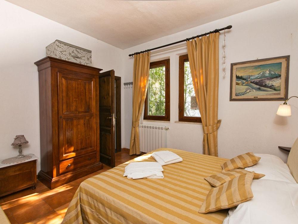 Hillside Pool & Spa Retreat