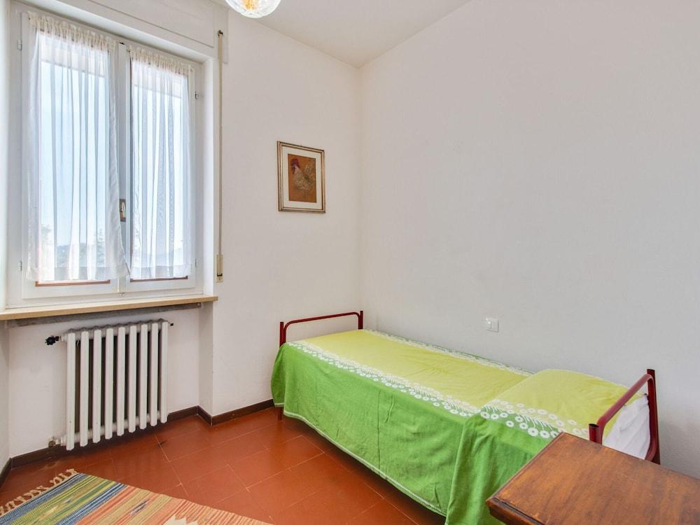 Holiday Home in Marciaga With Pool & Gulf Views