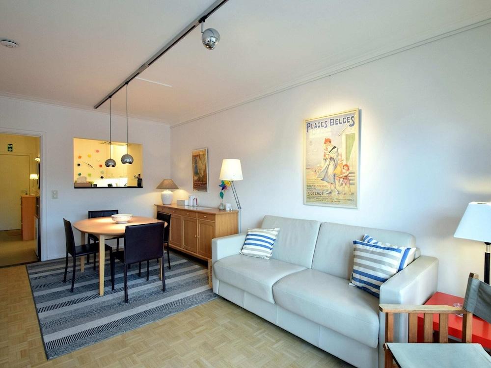 Chic Sea-view Apartment