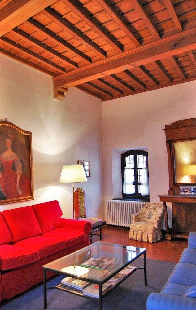 Guest House in Monferrato With Castle Views