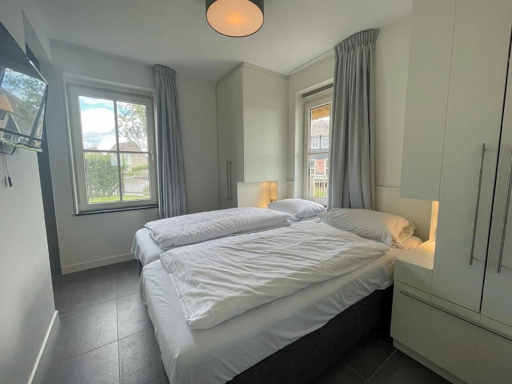 Villa by Tjeukemeer With Sauna & Whirlpool