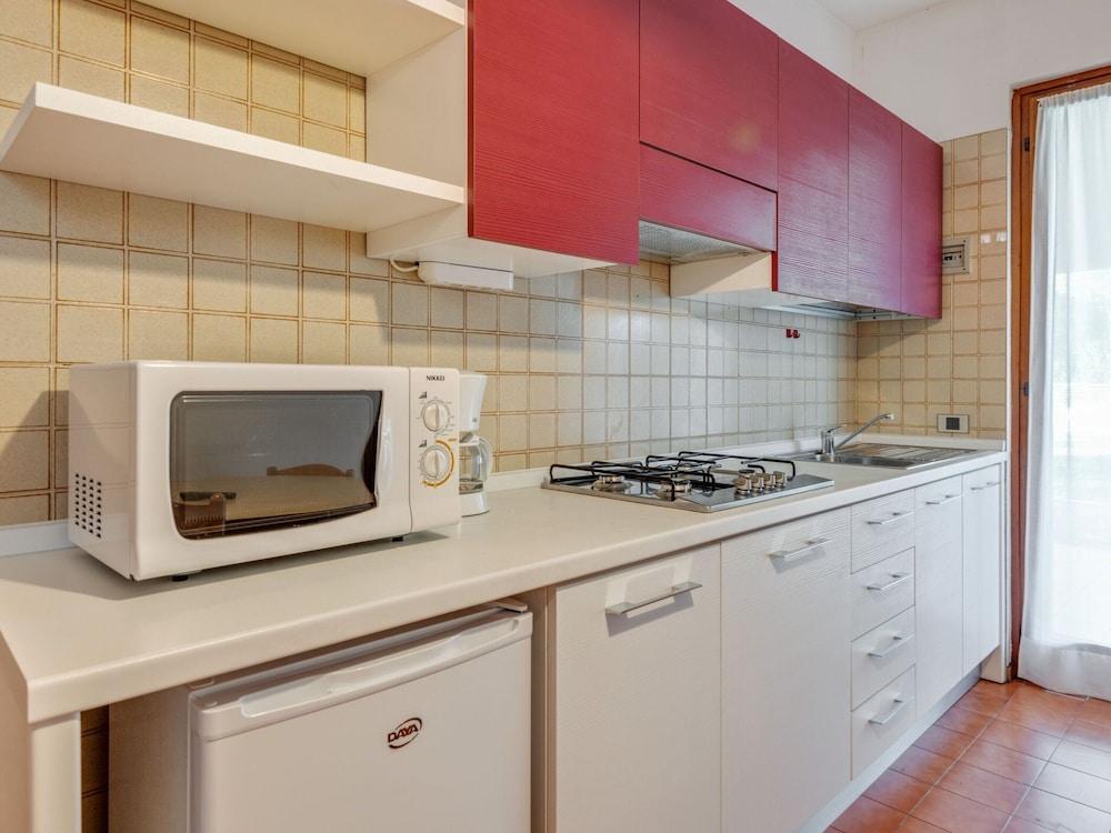 Comfortable Apartment in Garda With Swimming Pool