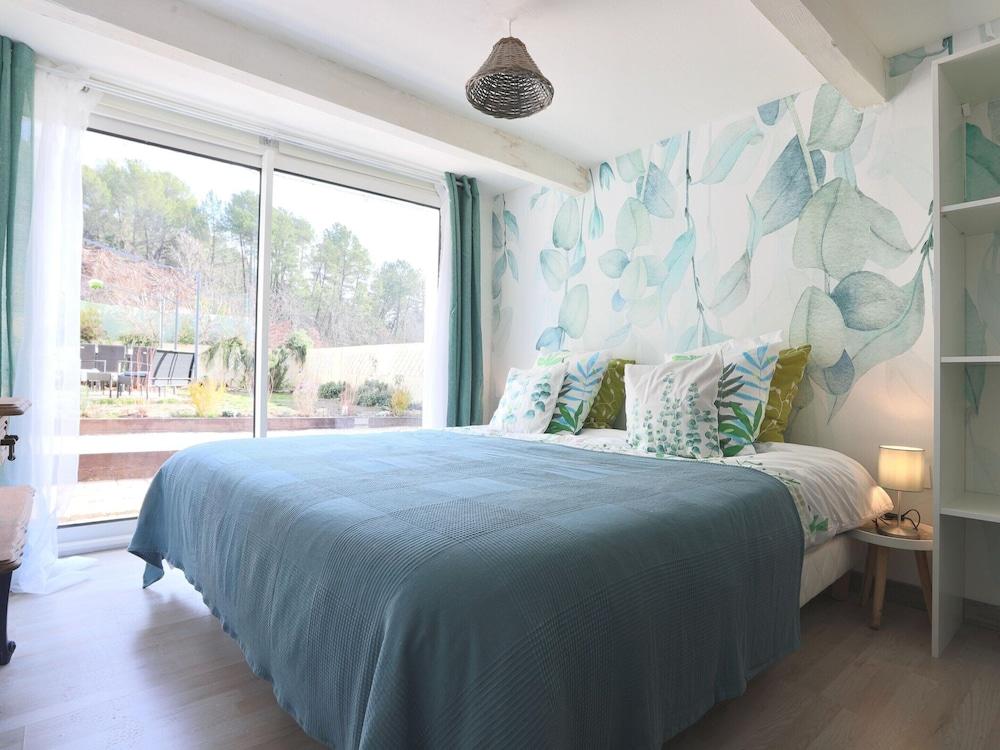 Charming Holiday Home in Gargas With Swimming Pool