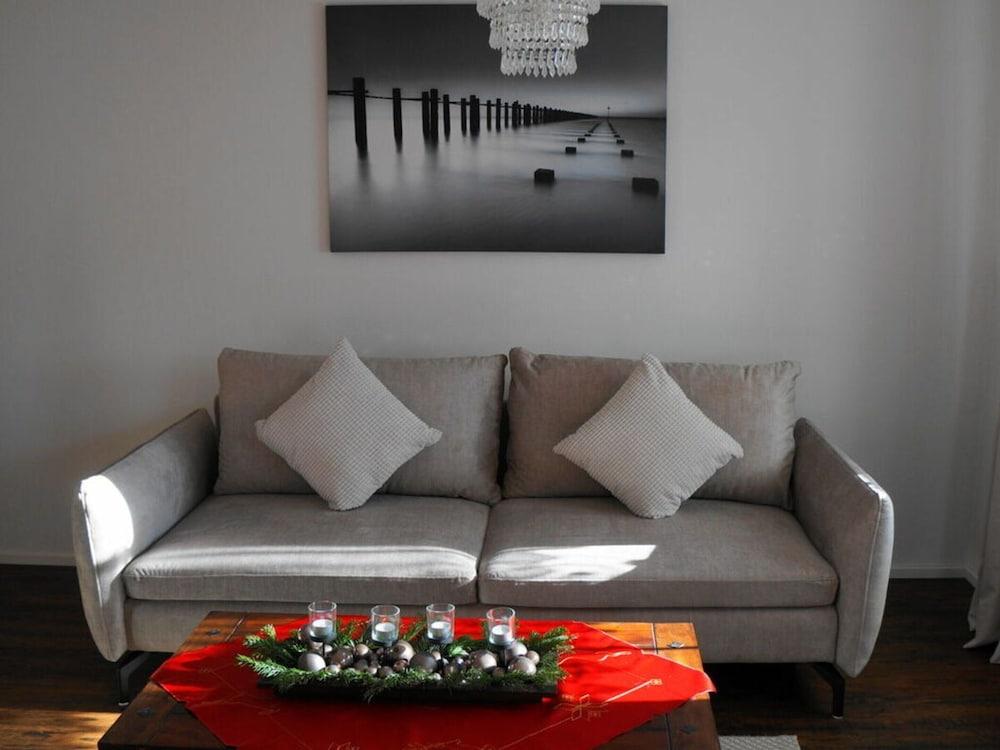 Bader Modern Retreat