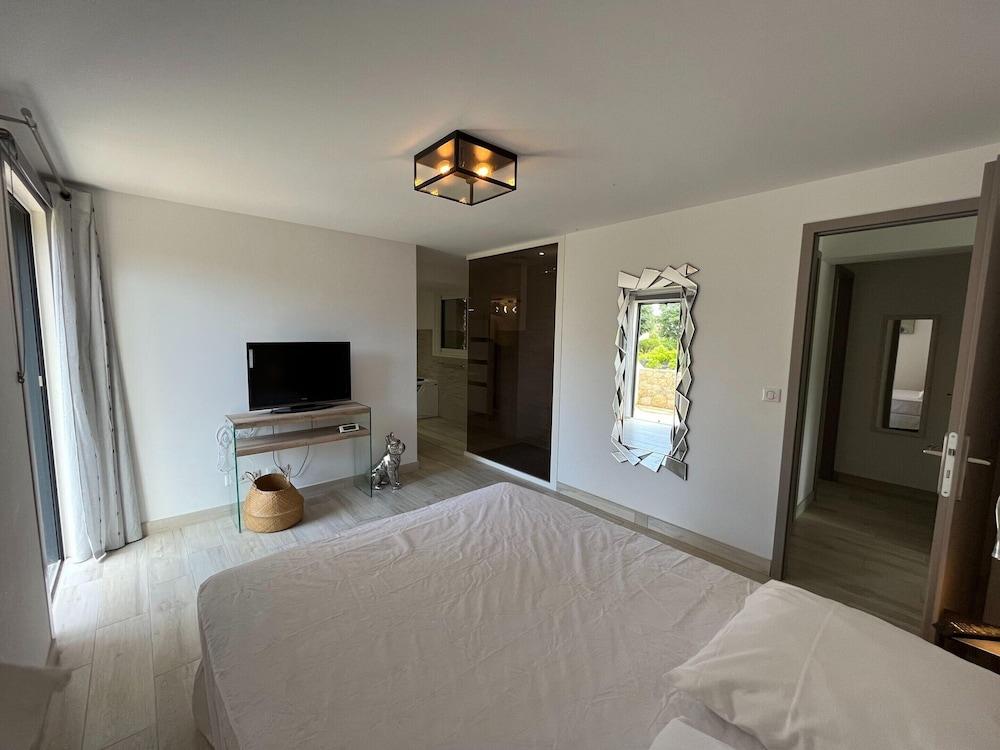 Charming Villa in Saint-tropez With Private Pool