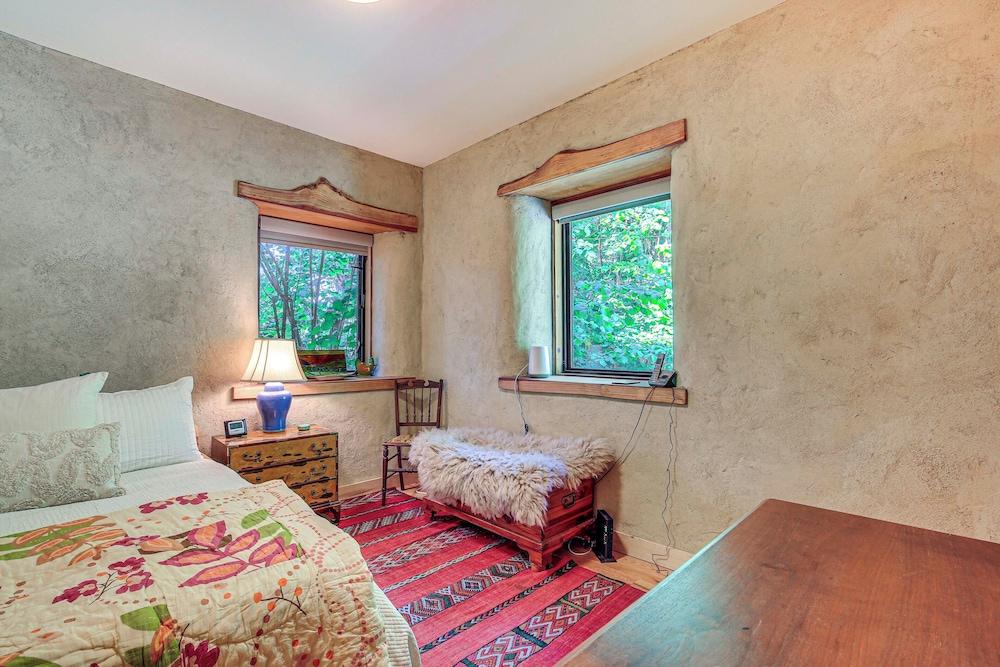 Unique & Serene Retreat, 7 Mi to Downtown Portland