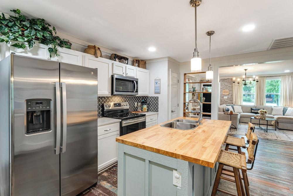 Walk to Boat Ramp: Newly Remodeled Seadrift Home!