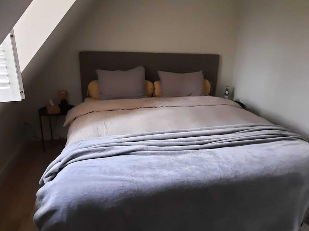 Rosselaer Villa With Pool