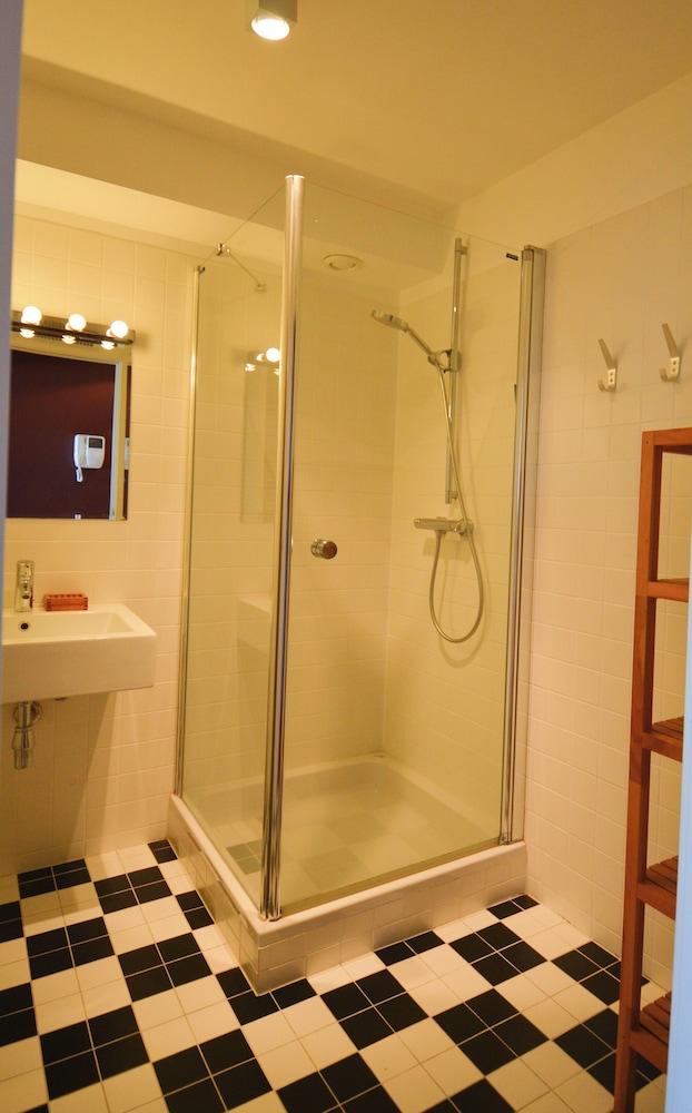 Stylish Apartment With Balcony, sea Views