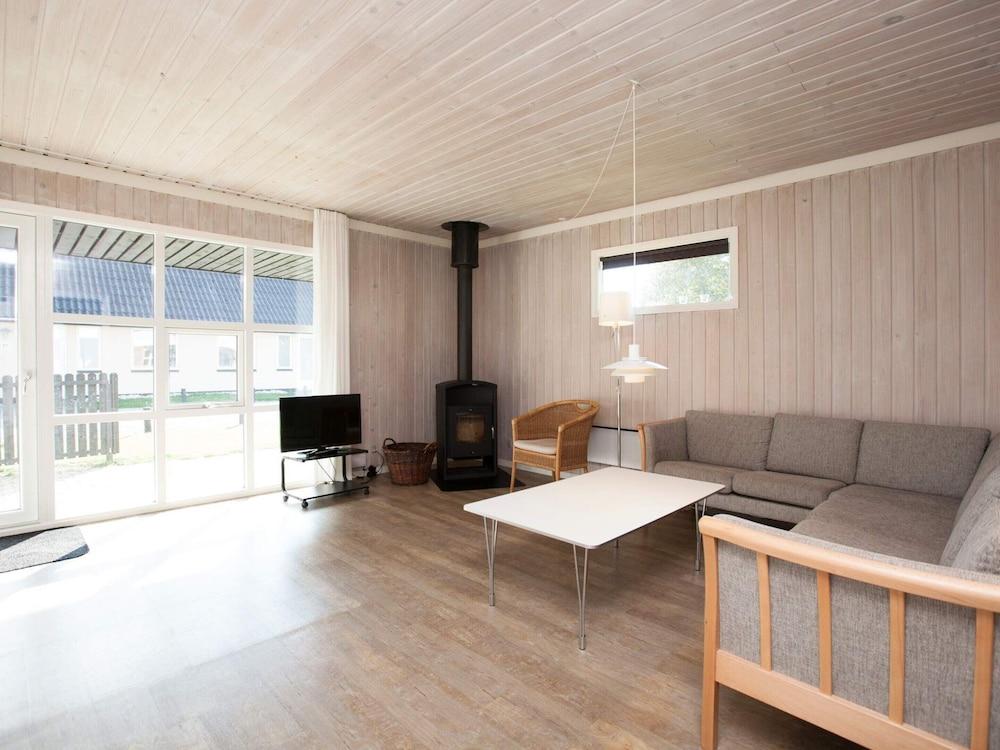 6 Person Holiday Home on a Holiday Park in Blavand