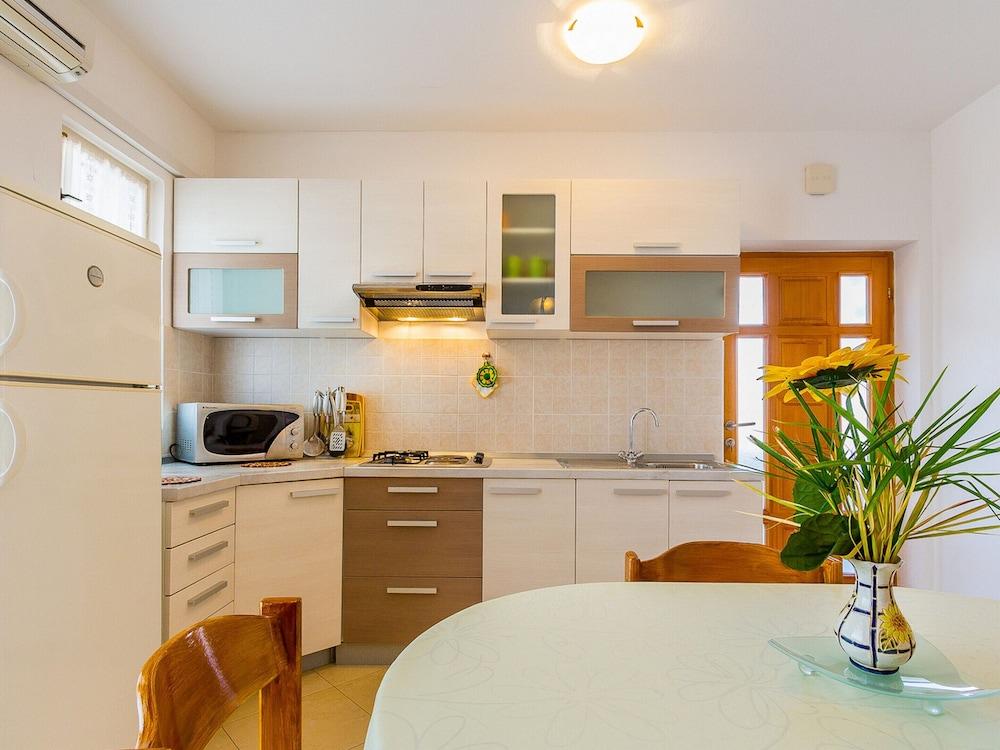 Spacious Apartment With Large Covered Terrace