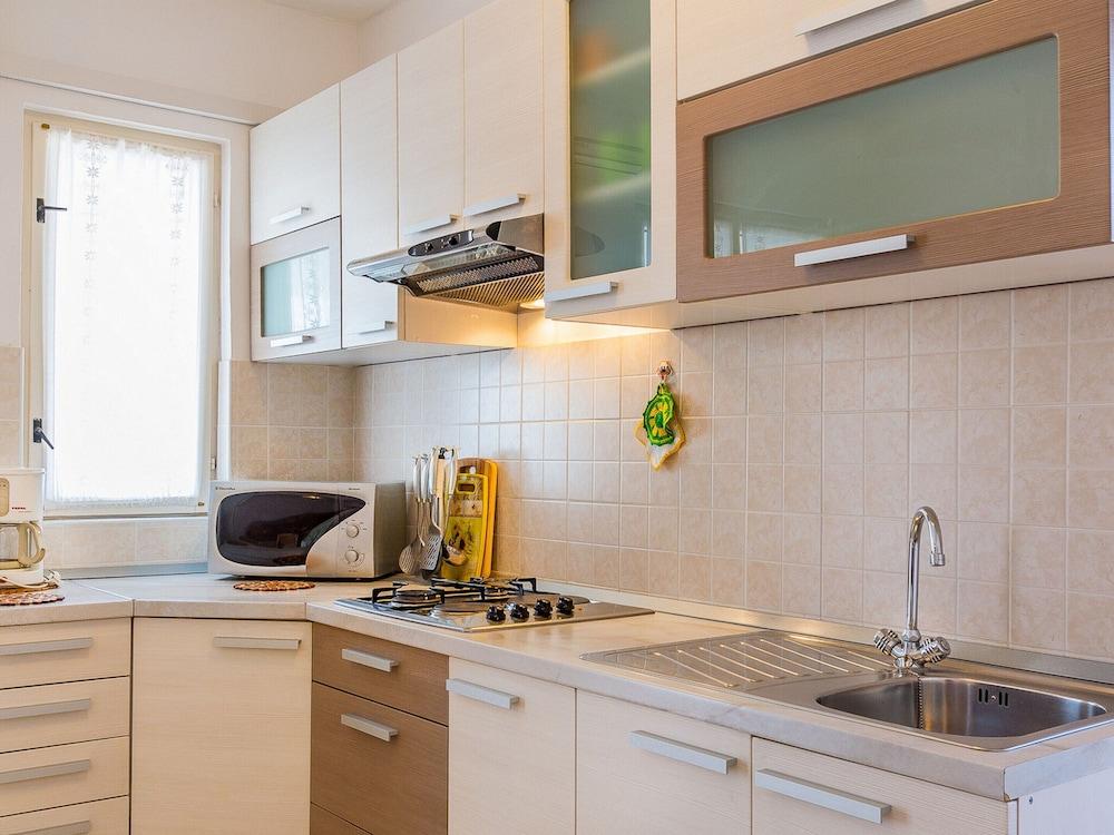 Spacious Apartment With Large Covered Terrace