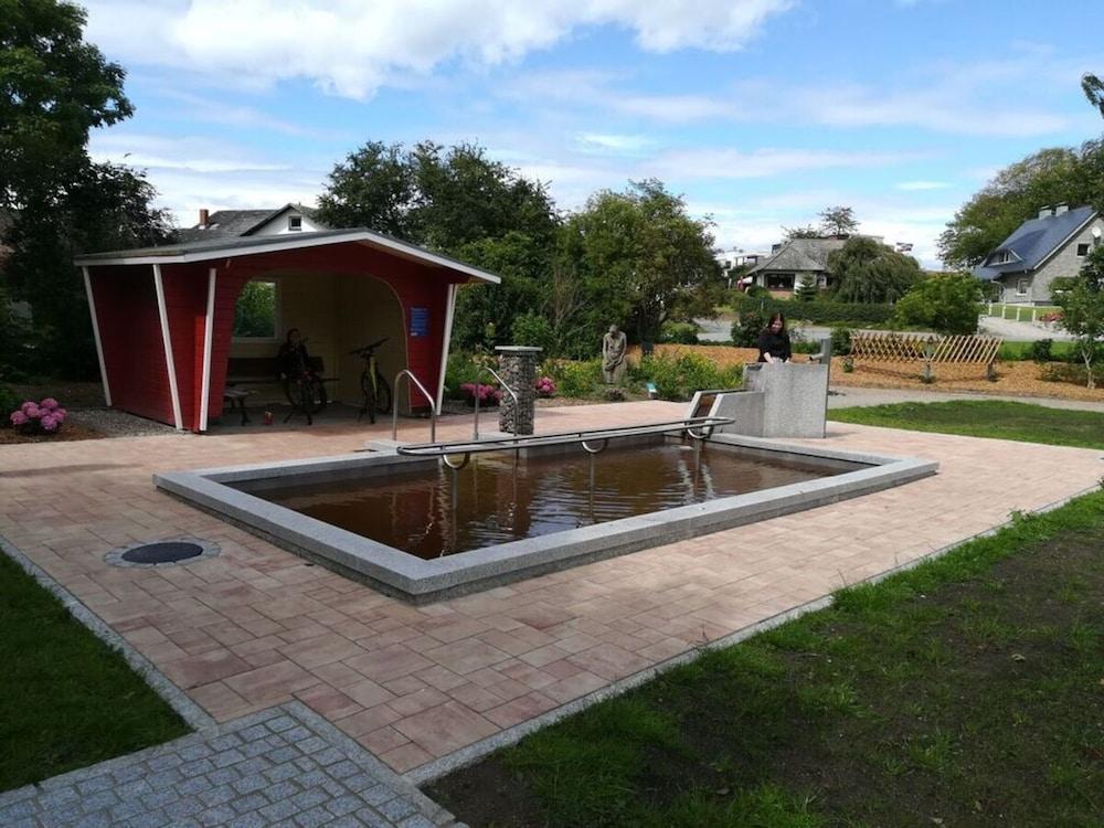 Jessen Modern Retreat