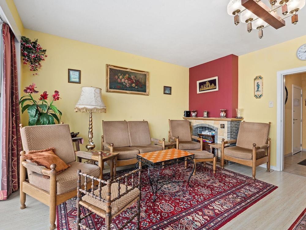 Tranquil Apartment With sea View