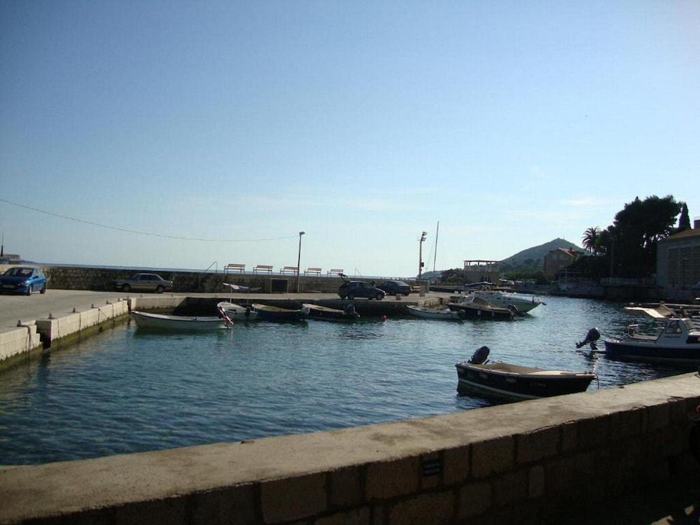 Apartments Villa Mare - One Bedroom Apartment With Balcony and Sea View