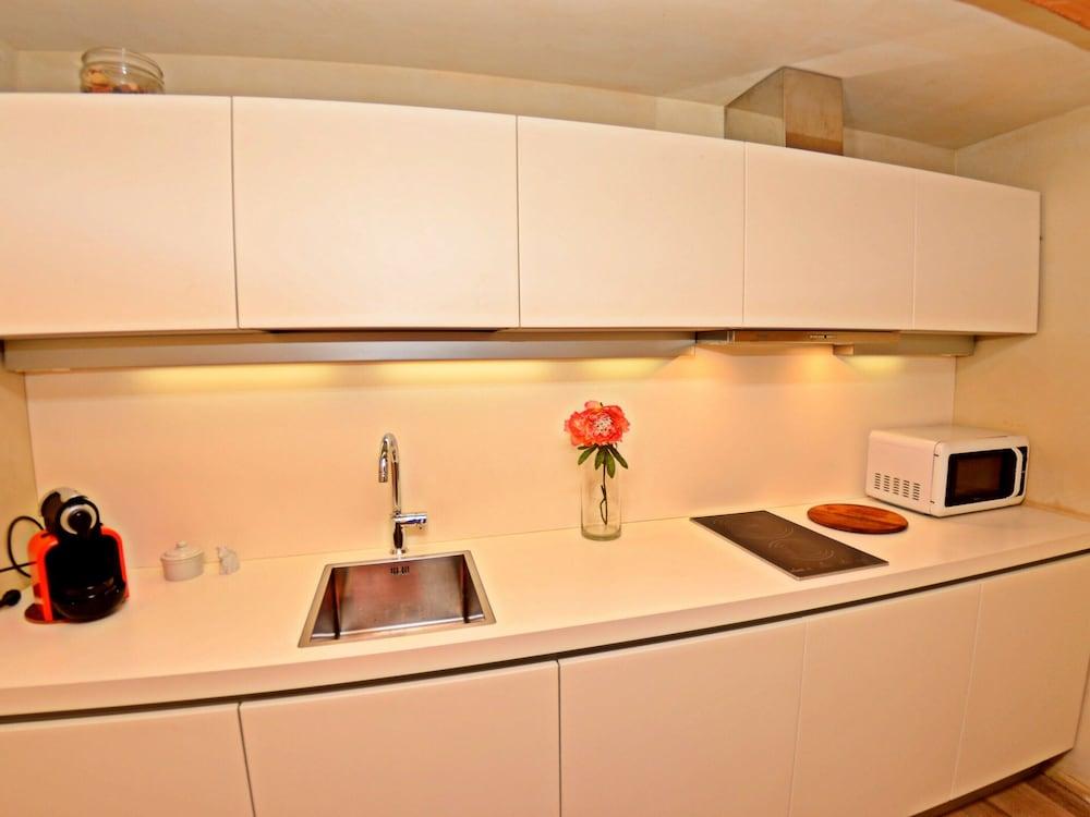 Apartment in Lucca Near Amphitheater Square