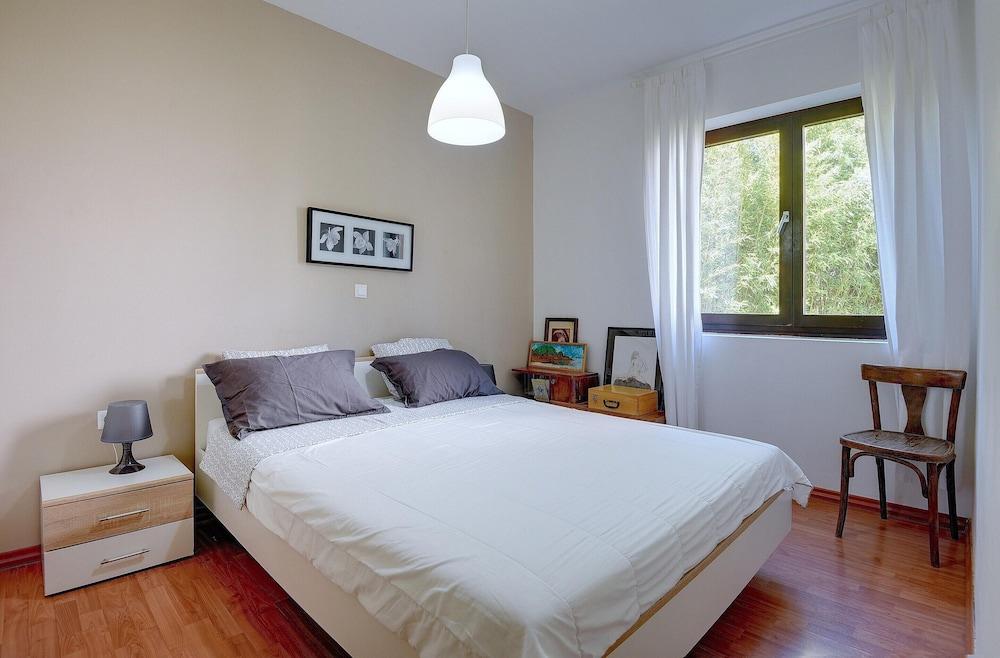 Comfortable Apartment With Private Terrace