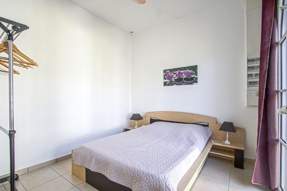 Charming Coastal Hideaway