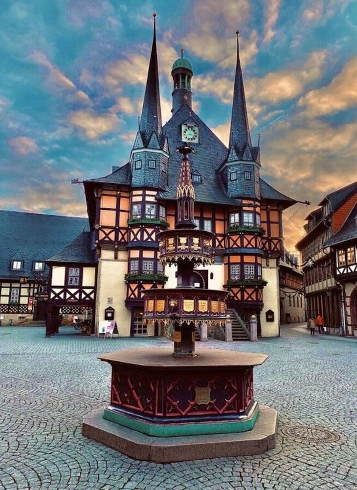 Modern Holiday Home in the Center