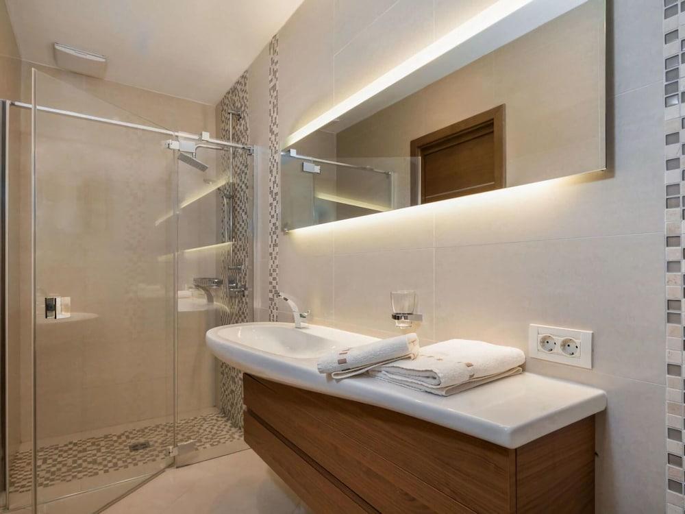 Nice Apartment in Gradac