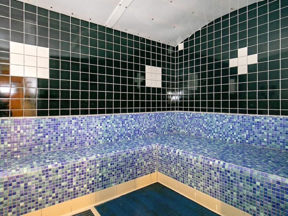 2 Person Holiday Home on a Holiday Park in Blavand