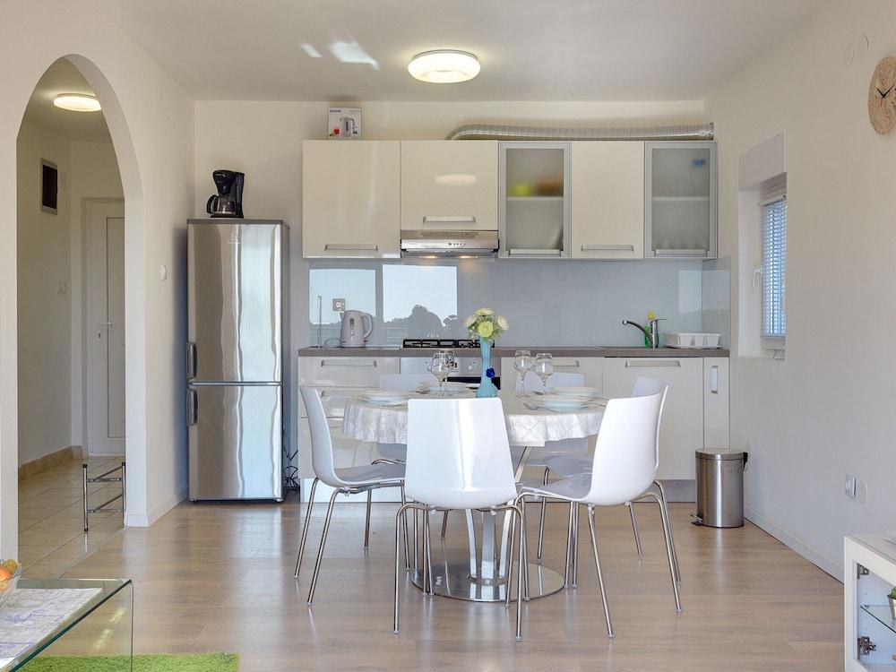 Apartment With Balcony and sea View